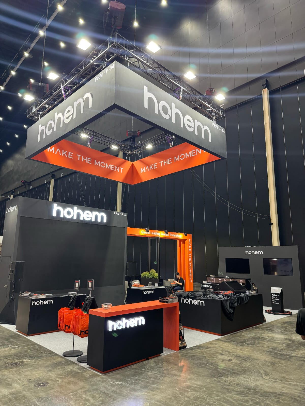 Hohem product display booth at a technology trade show